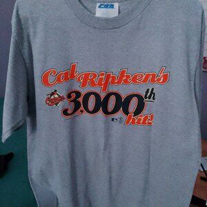 VINTAGE Men's T-shirt Size L - Cal Rpken's 3000th hit.